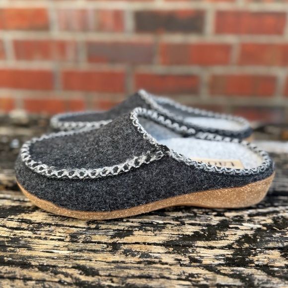 Taos Woolma Women’s Size 8-8.5 Dark Gray Slip On Italian Wool Clogs Shoes T7 - Picture 4 of 11